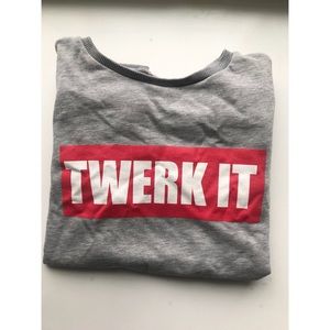 • crew neck sweater •